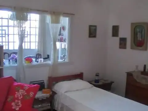 CASA SOBRE AMPLIO TERRENO-ACEPTA PERMUTA