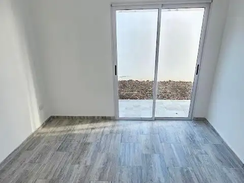 Depto Tipo Casa en Venta en Castelar Norte, USD 89.900