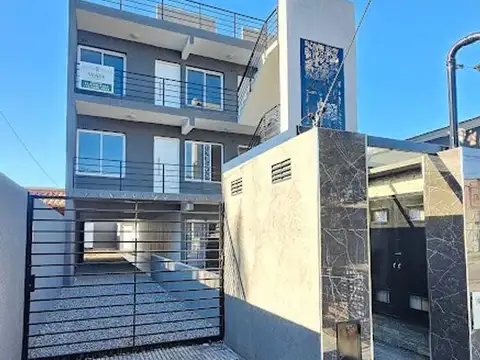 Casa tipo ph a estrenar en Castelar Norte