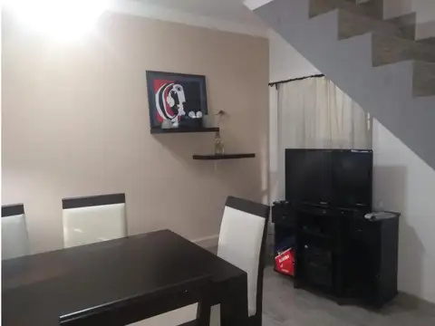 Depto Tipo Casa en Alquiler con 1 cocheras