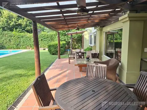 Casa en Venta con 1 cochera
