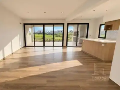 Casa en Venta en Pilar Del Este - Santa Sofia, USD 200.000