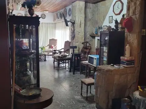 Casa en Venta con 3 cocheras