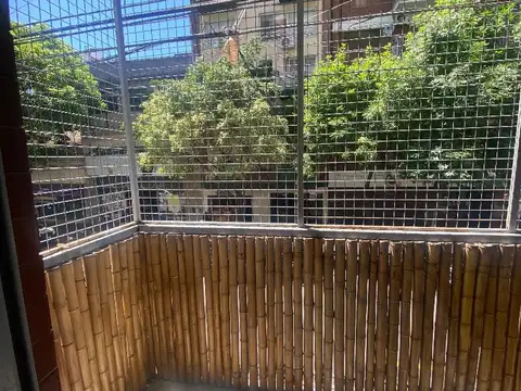 Depto 3 amb al frente con 2 balcones, gran living, cocina c/lavadero, luminoso. Disponible mediados Febrero 