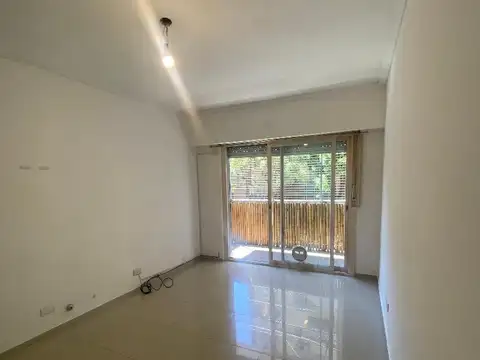 Rio De Janeiro 700, Piso 1