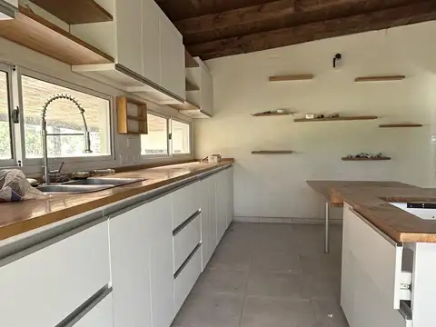 Casa 5 ambientes con 6 baños