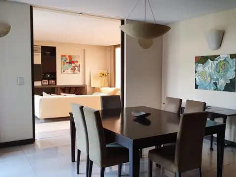 Casa en Venta con 6 cocheras