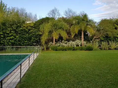 Casa 6 ambientes con 5 baños