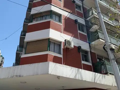 DEPARTAMENTO DE 2 AMB EXCELENTE UBICACION MUY LUMINOSO