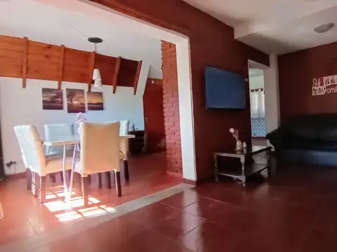 Casa 4 ambientes con 2 baños