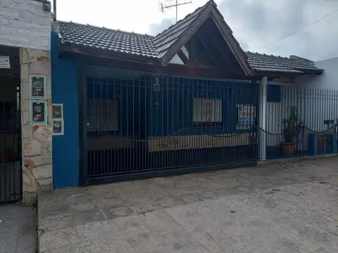 CASA IDEAL PARA 2 FAMILIAS SOBRE AMPLIO LOTE
