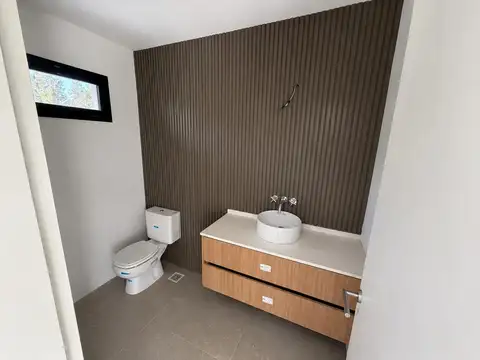 Casa 4 ambientes con 3 baños