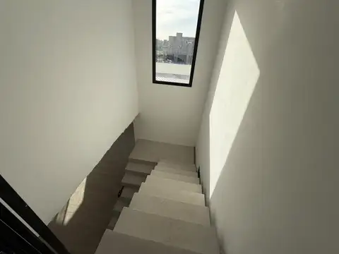 Casa en Alquiler con 2 cocheras