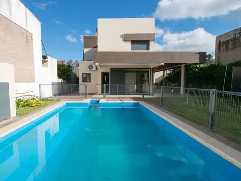  GRAN CASA SOBRE CALLE DEL SOL A METROS DE LA RUTA