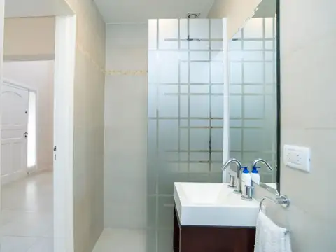 Casa 6 ambientes con 4 baños