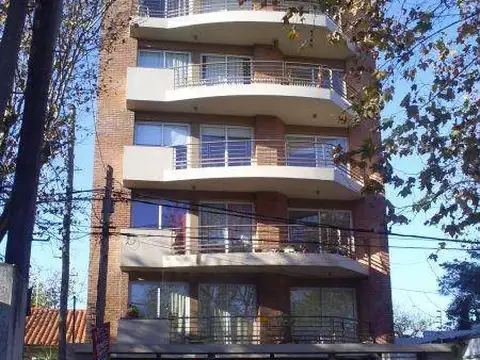 San Martin 100, Piso 8