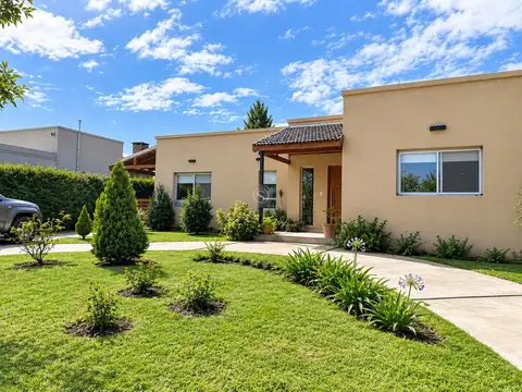 Casa  en Venta en Santa Guadalupe, Pilar del Este, Pilar