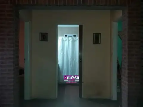 Venta casa 3 ambientes Isidro Casanova