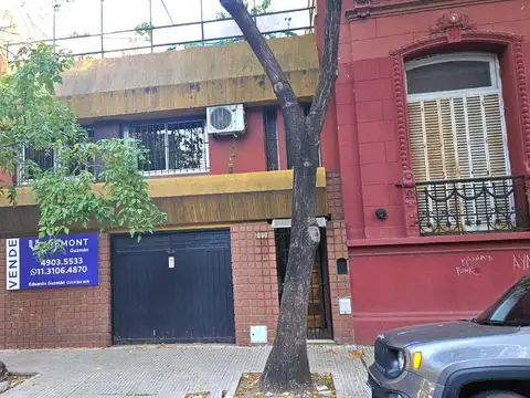 Pergamino 100  Casa de 4 ambientes con dependencia y garage  Flores