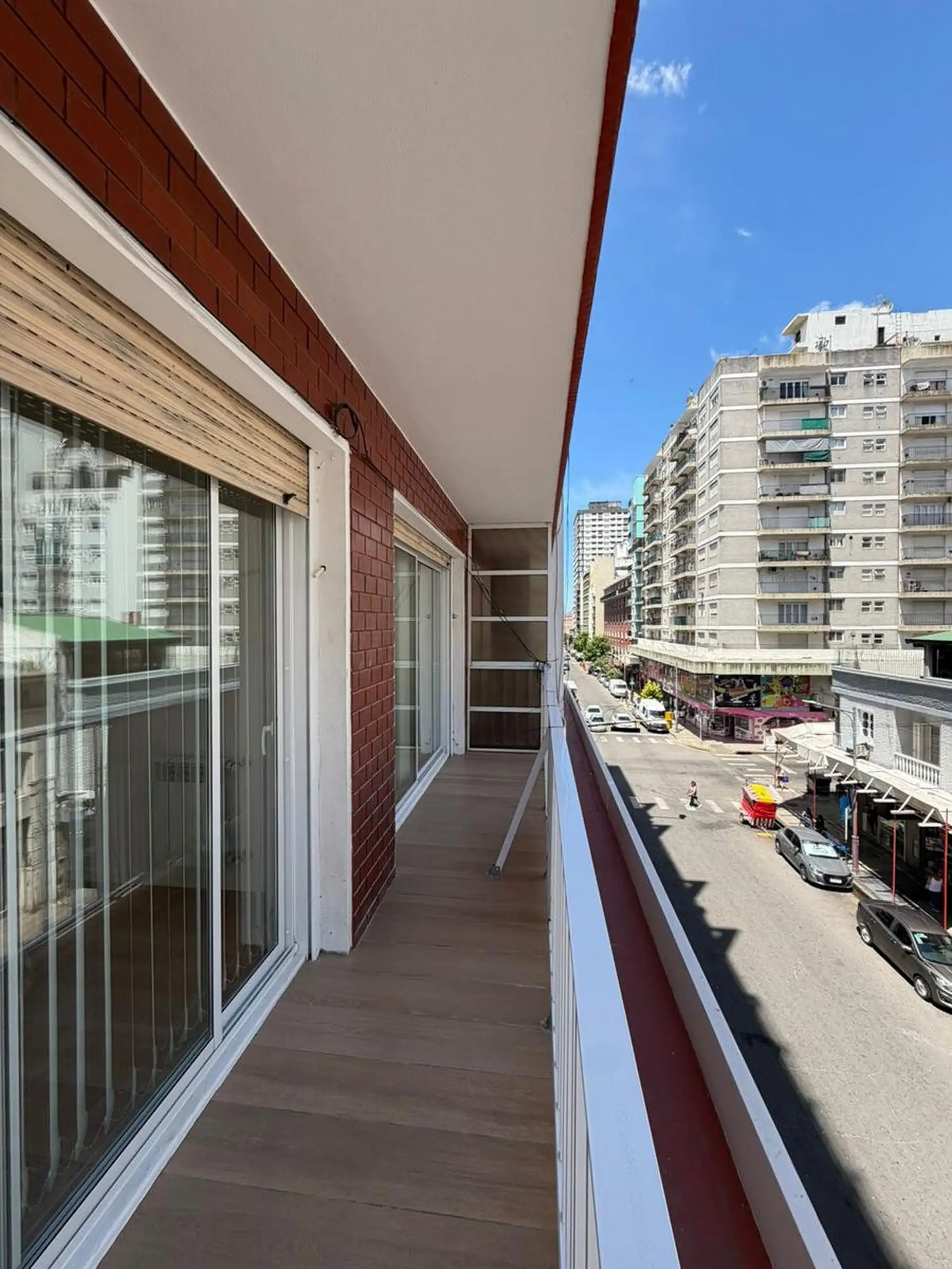 Departamento 3 ambientes con balcón — Centro