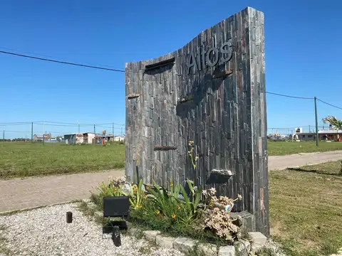 EN VENTA TERRENO ALTOS DE PIÑERO 300M2