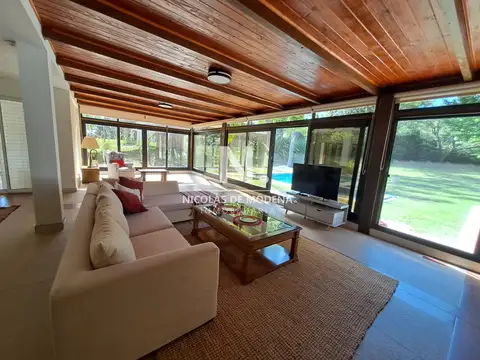Espaciosa Casa en Barrio Privado de 6 dorm y piscina en Punta del Este