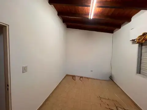 Casa 4 ambientes con 1 baño