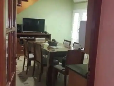 MAZA 4000. HERMOSA CASA EN LA FLORIDA, A 200MTS DEL RIO. JARDIN, PILETA