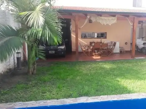 MAZA 4000. HERMOSA CASA EN LA FLORIDA, A 200MTS DEL RIO. JARDIN, PILETA