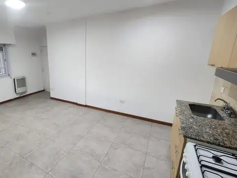 Depto Tipo Casa en Alquiler en Caseros, $ 600.000