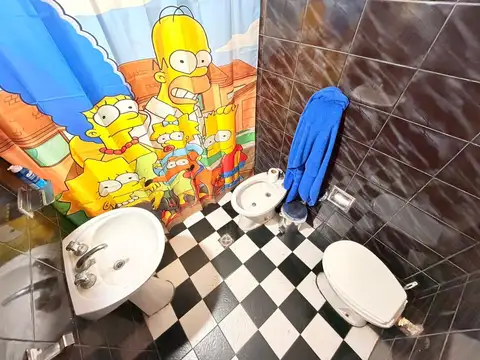 Casa 4 ambientes con 2 baños