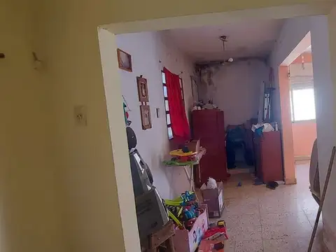 VENTA CASA AL FRENTE, 3 DORMITORIOS, COCHERA