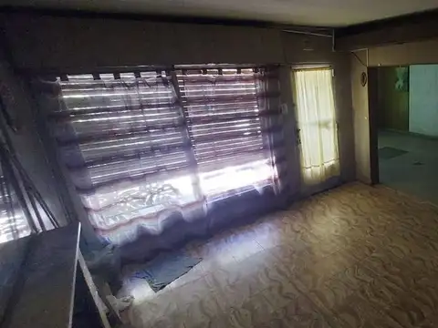 Casa 9 ambientes con 4 baños