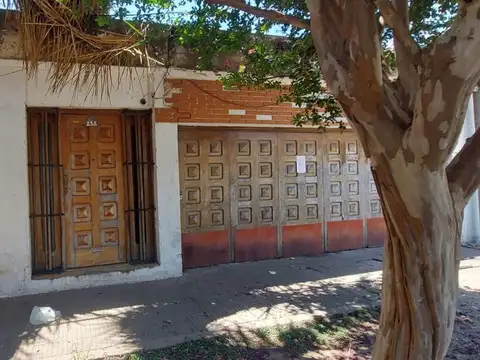VENTA CASA AL FRENTE, 3 DORMITORIOS, COCHERA