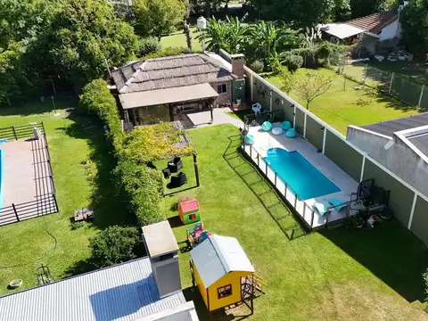 Casa estilo quinta en Venta. Quincho. Parque verde con pileta. Barrio Los Pioneros, Campana