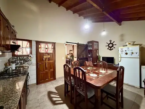 Casa en Venta con 2 cocheras