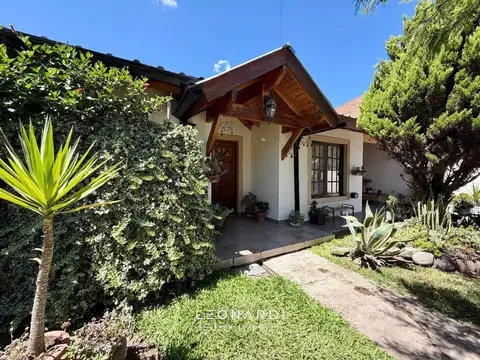 Casa + dos departamentos en venta