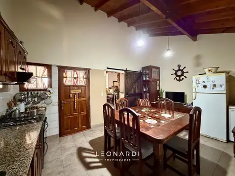 Casa en Venta con 2 cocheras