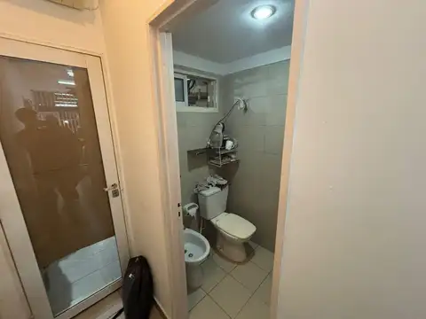 Muebles y Utiles de ferretería.