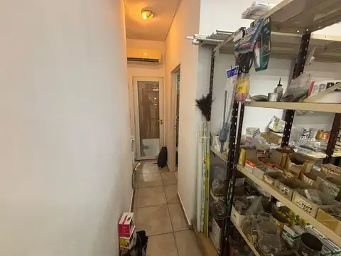 Muebles y Utiles de ferretería.