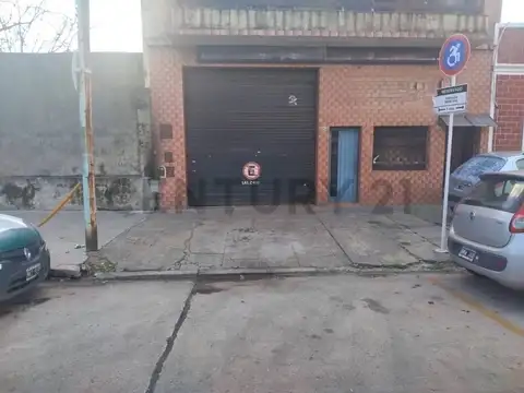 Galpon en Venta en Versalles, USD 200.000
