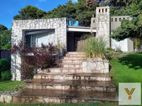 Casa en venta - 5 Dormitorios 3 Baños - Pinamar