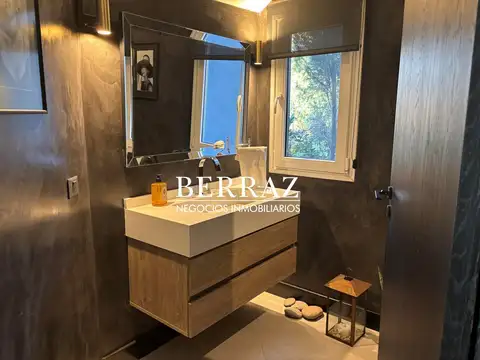 Casa 5 ambientes con 4 baños