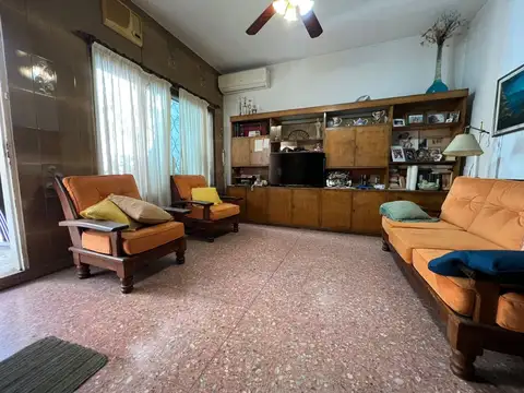 VENTA CASA 4 AMB MAS DEPTO 2 AMB V.ALSINA