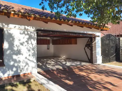 Casa en Venta con 2 cocheras