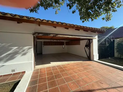 Casa en Venta con 2 cocheras