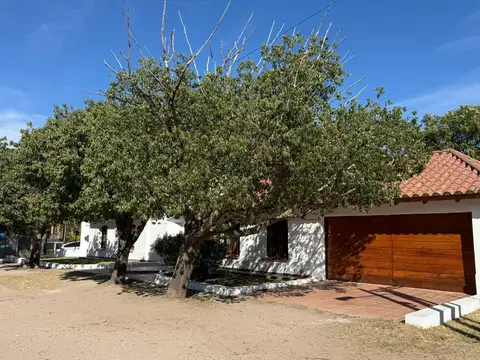 Casa 6 ambientes con 4 baños