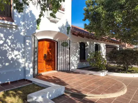 Casa 6 ambientes con 4 baños