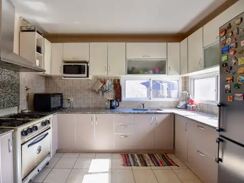 Casa 4 ambientes con 3 baños