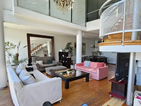 Venta triplex 7 ambientes con pileta propia en Palermo